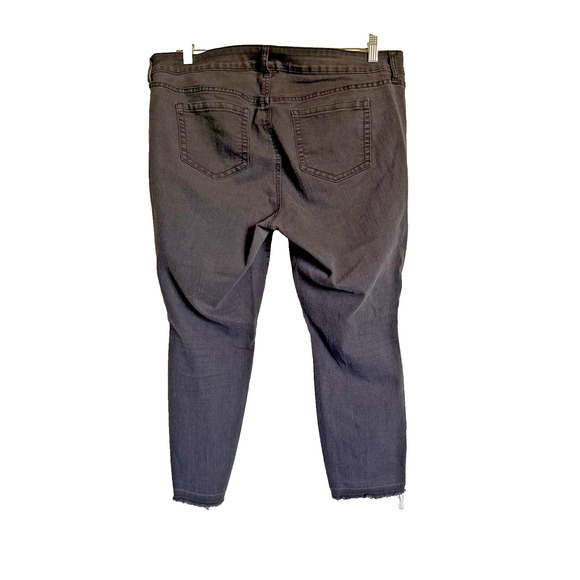 Torrid Denim Jeans‎ Women's Sz 16R Black Distressed Ankle Raw Hem Plus Size - Picture 8 of 8